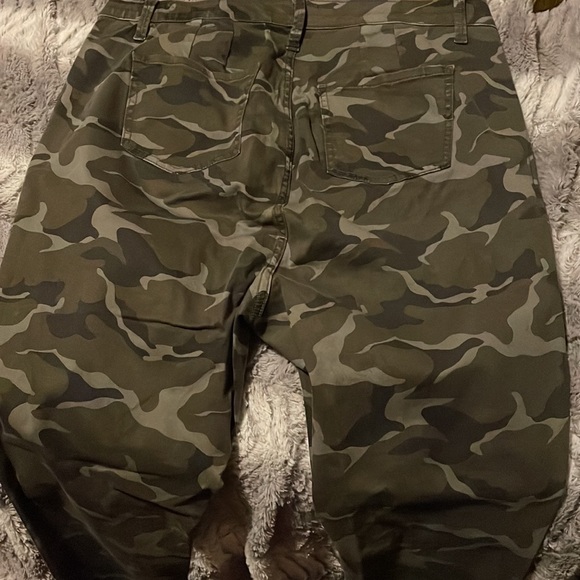 Torrid Camouflage Skinny Jeans - Picture 13 of 14